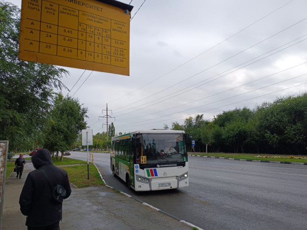 8.31 – прибув автобус № 25. Громадський транспорт працює за новими правилами та збирає скарги мешканців Костанаю