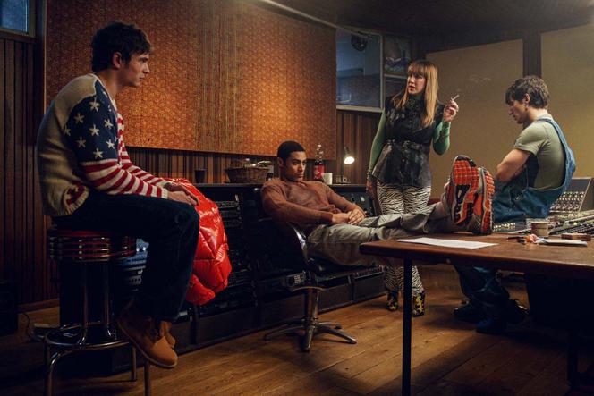 Antoine Simony (Filip), Namory Bakayoko (Adel), Daphné Bürki et Marin Judas-Bouissou (Franck) dans la série « Culte », créée par Yaël Langmann.