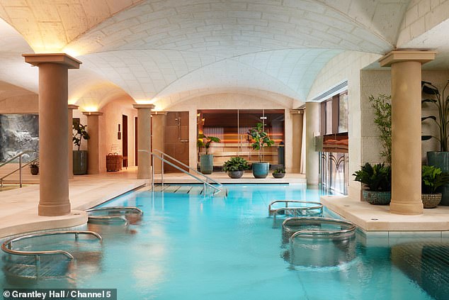 Après sa restauration complète, Grantley Hall a été doté d'une aile entièrement nouvelle, d'un spa et d'une salle des plantes, retrouvant ainsi sa splendeur d'antan dont les visiteurs peuvent aujourd'hui profiter.